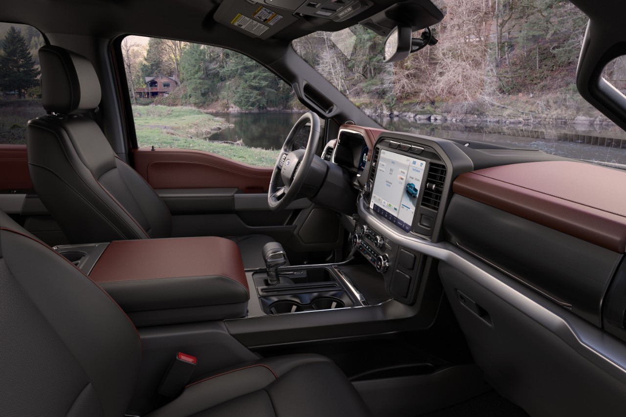 440 ford gmc sierra 2021 vs ford f 150 2021 interieur